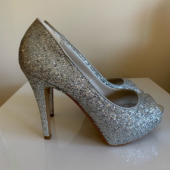 Aldo silver heels size 7 - Picture 2 of 2